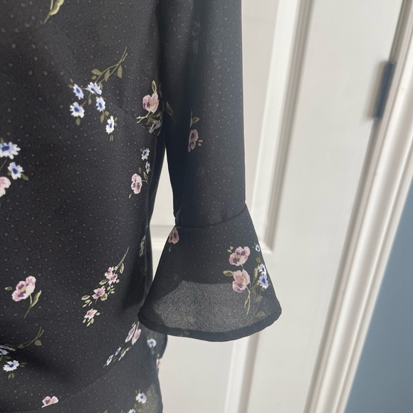 Light weight dynamite flower top - Picture 2 of 5